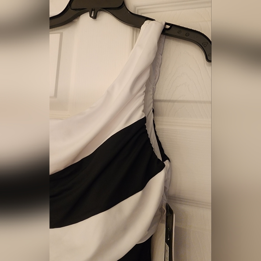 LA BLANCA Island Goddess Shirred One Shoulder One Piece Black/White Size 8 - Picture 6 of 12